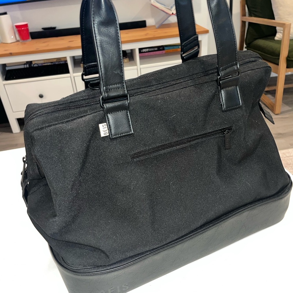 BEIS Black Duffel Bag with Structured Design